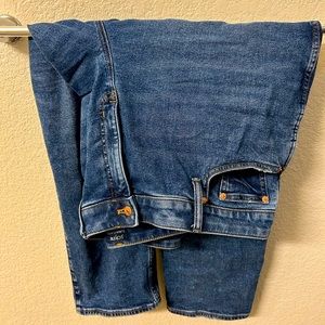 J Crew Curvy Classic Mid-Rinse High-Waist Jeans Size 35 / 20